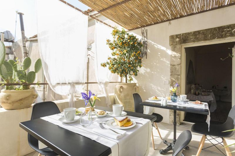 هتل San Carlo Suites