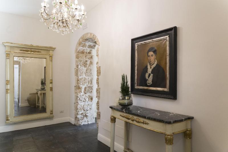 هتل San Carlo Suites