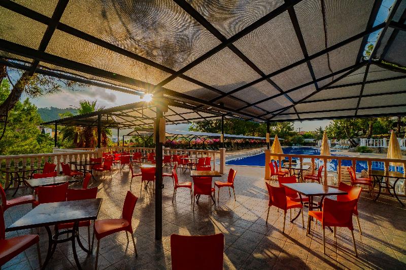 Отель Senza Garden Holiday Club