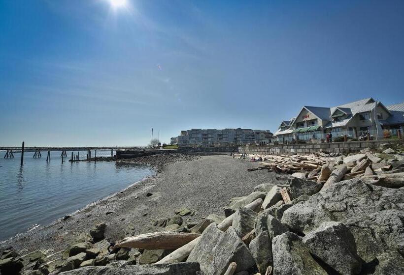 בית מלון כפרי Sidney Waterfront Inn & Suites