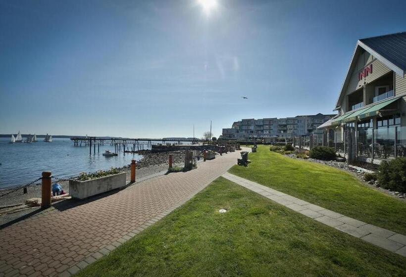 בית מלון כפרי Sidney Waterfront Inn & Suites