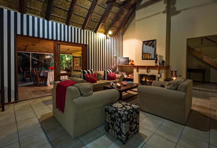فندق Thatchwood Country Lodge