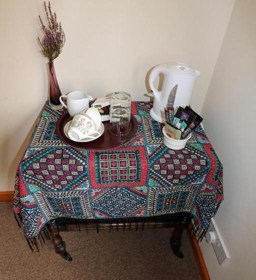 Отель Larick House B&b