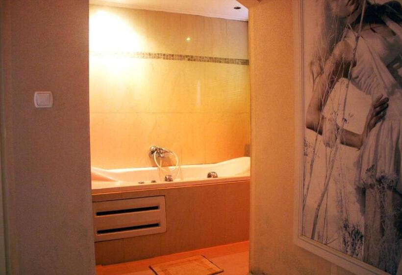 فندق The Crystal Blue