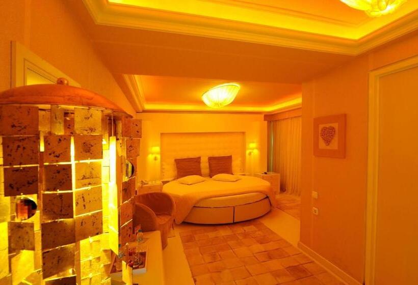 فندق The Crystal Blue