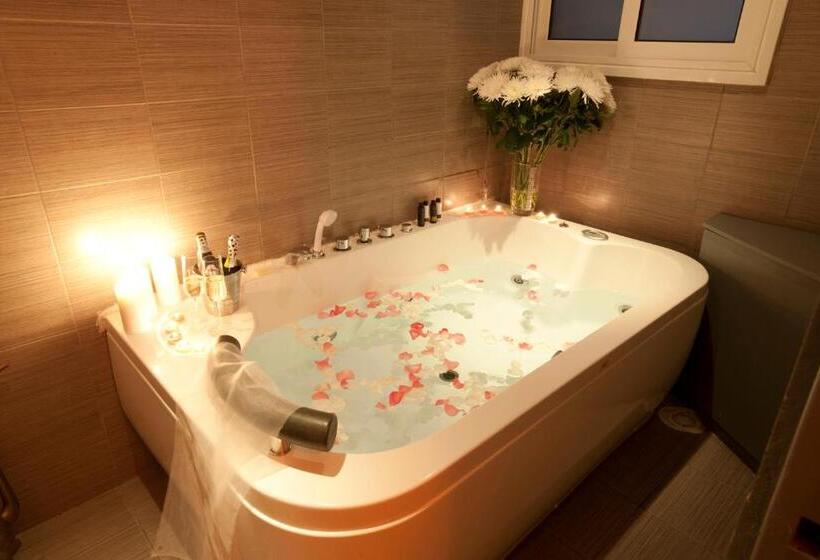 فندق The Crystal Blue