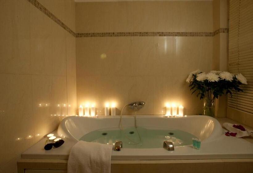 فندق The Crystal Blue