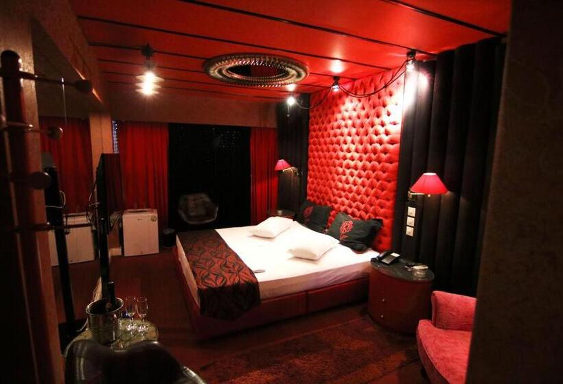 فندق The Crystal Blue