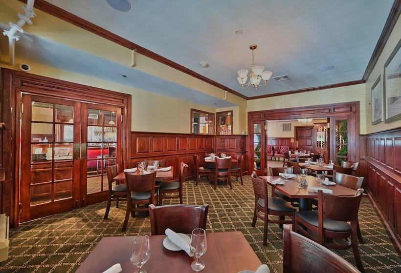 هتل Tom Quick Inn