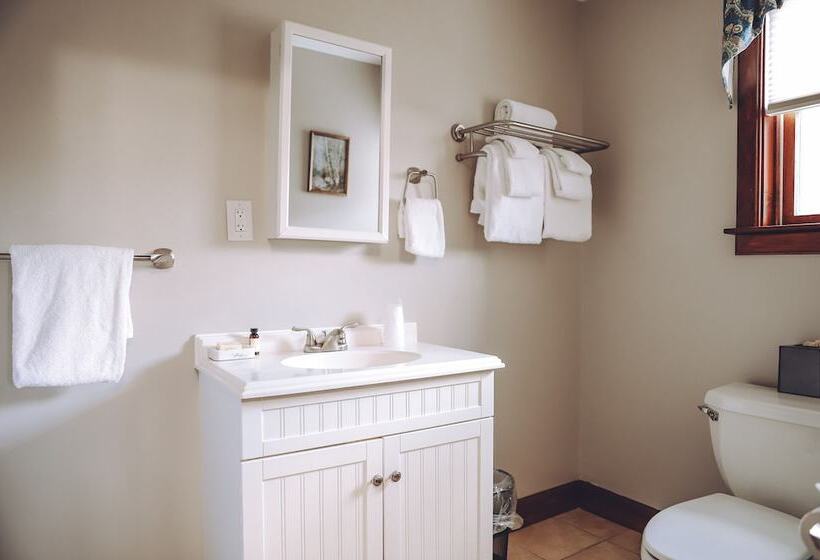 هتل Tom Quick Inn