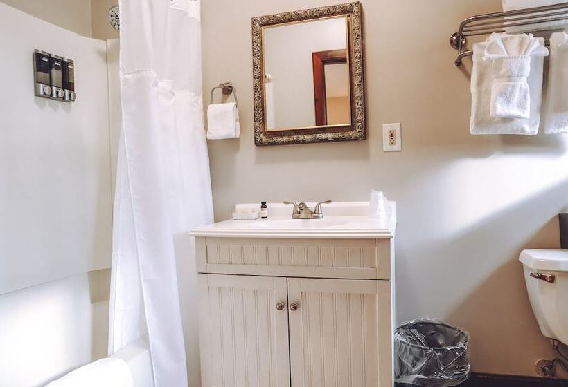 هتل Tom Quick Inn