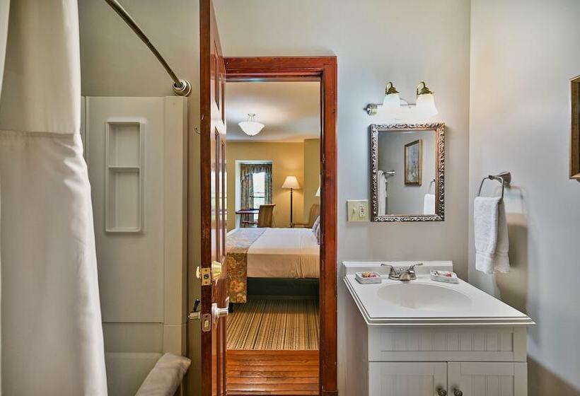 هتل Tom Quick Inn