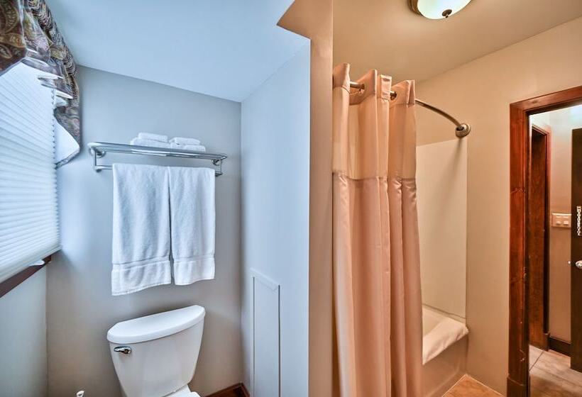 هتل Tom Quick Inn