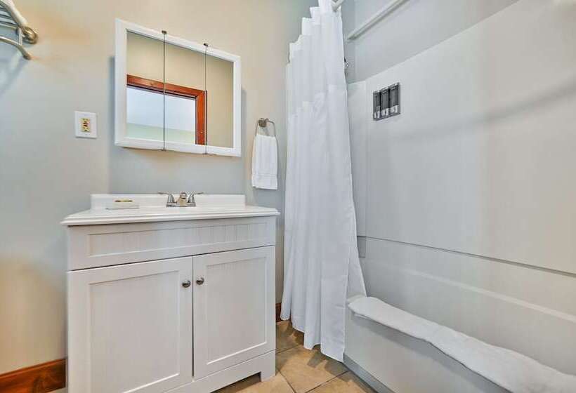 هتل Tom Quick Inn