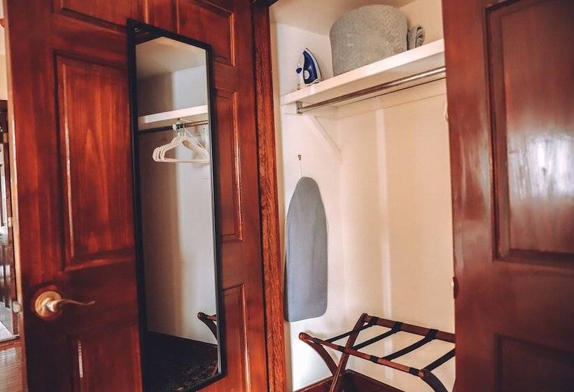 هتل Tom Quick Inn