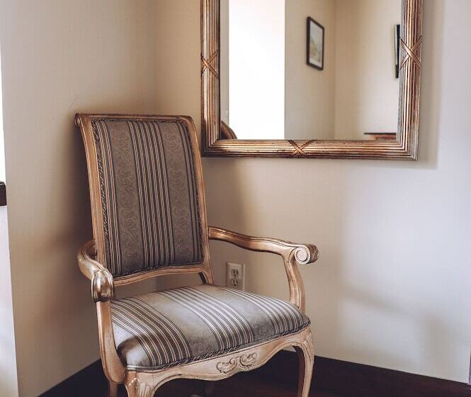 هتل Tom Quick Inn