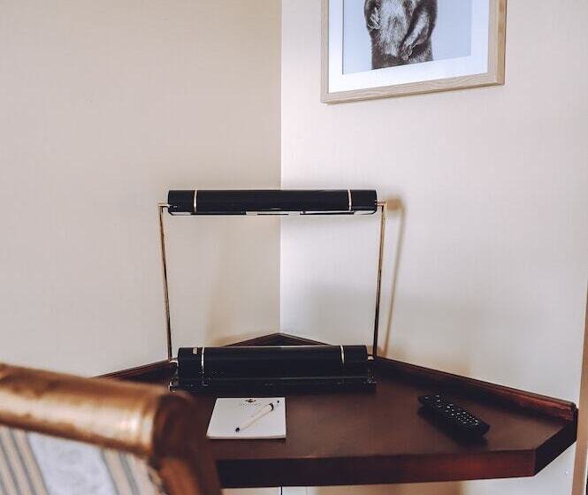 هتل Tom Quick Inn