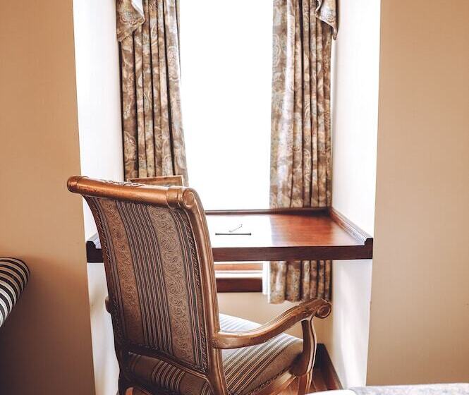 هتل Tom Quick Inn