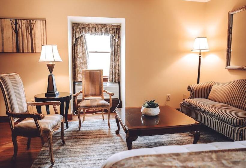 هتل Tom Quick Inn