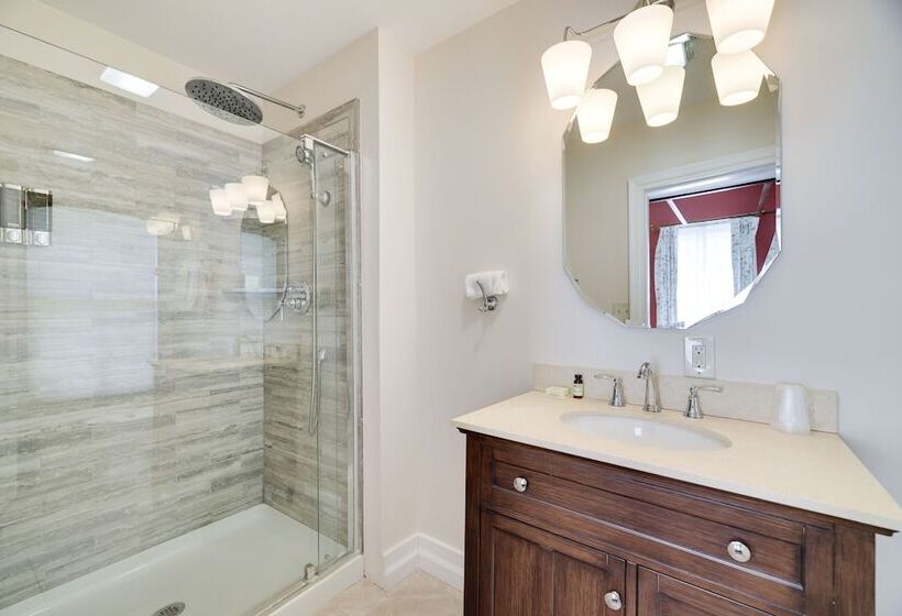 هتل Tom Quick Inn