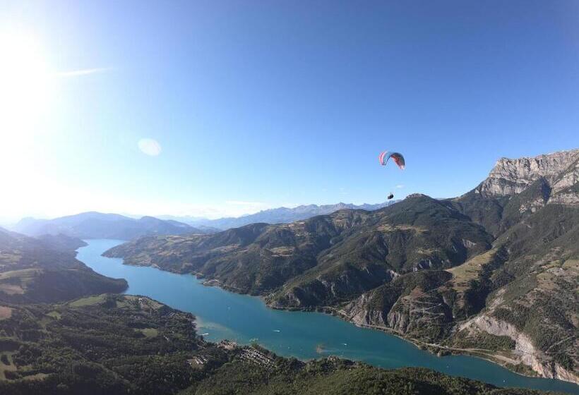 בית מלון כפרי Village Club Les Hyvans