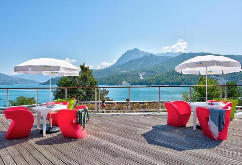 בית מלון כפרי Village Club Les Hyvans