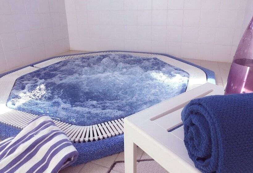 Отель Vvf Le Pays Cathare Carcassonne, Saissac