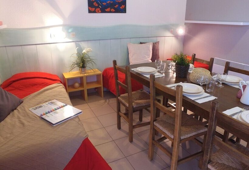 Отель Vvf Le Pays Cathare Carcassonne, Saissac