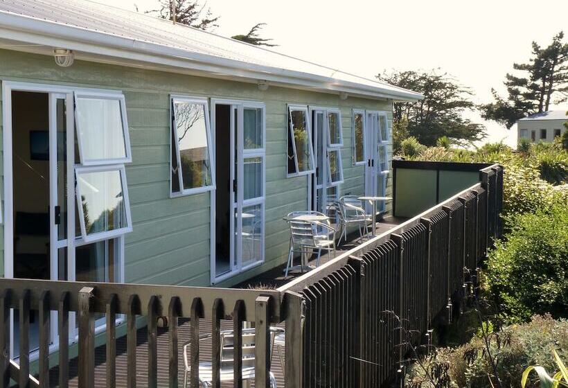 Nugget View Kaka Point Motels