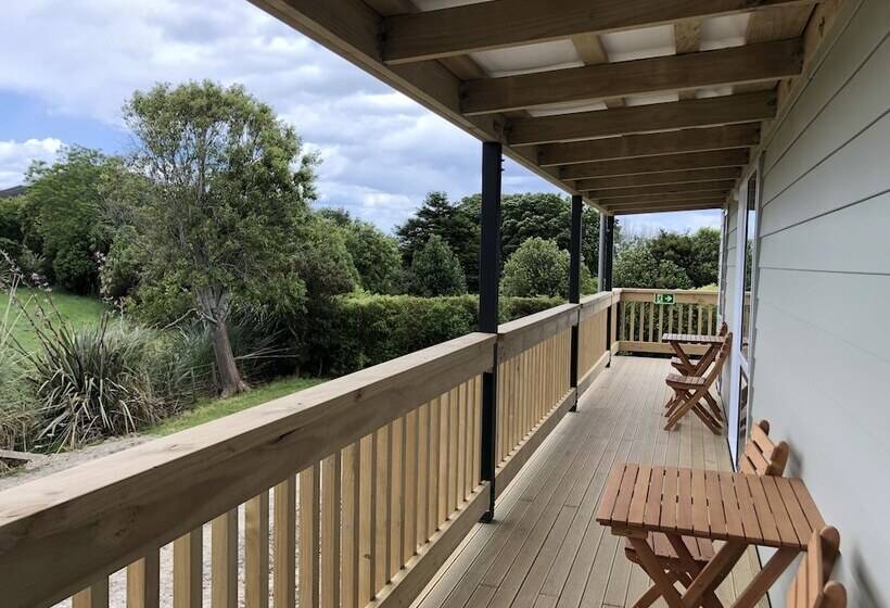 Nugget View Kaka Point Motels