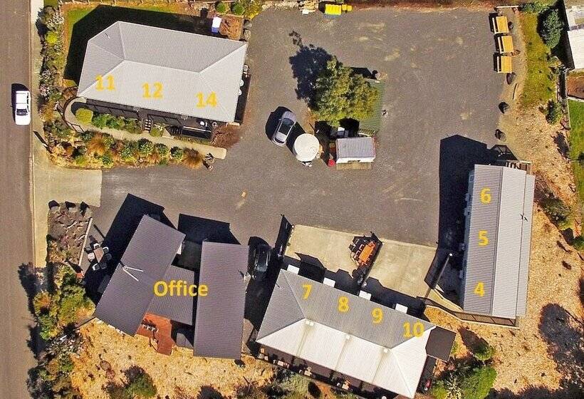 Nugget View Kaka Point Motels