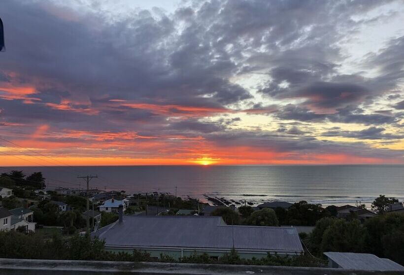 Nugget View Kaka Point Motels