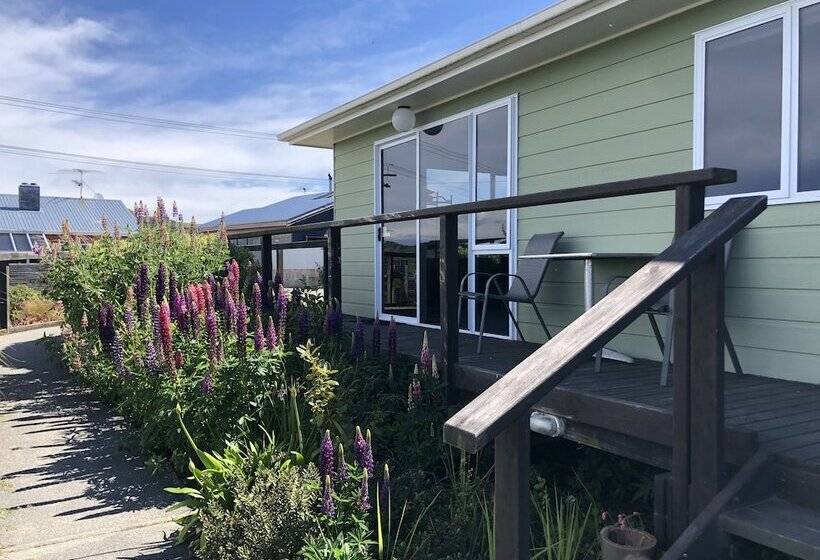 Nugget View Kaka Point Motels