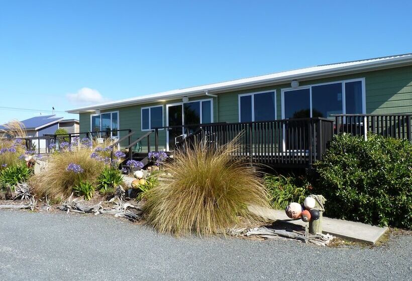 Nugget View Kaka Point Motels