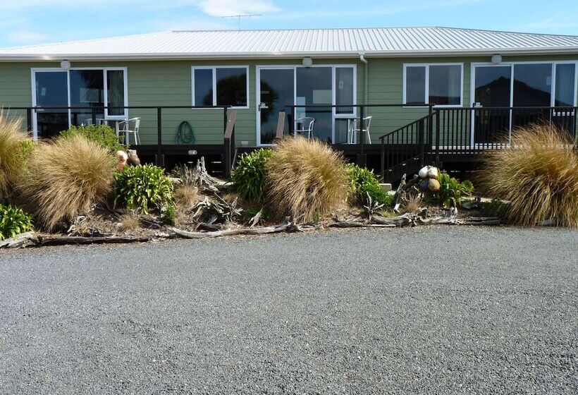 Nugget View Kaka Point Motels