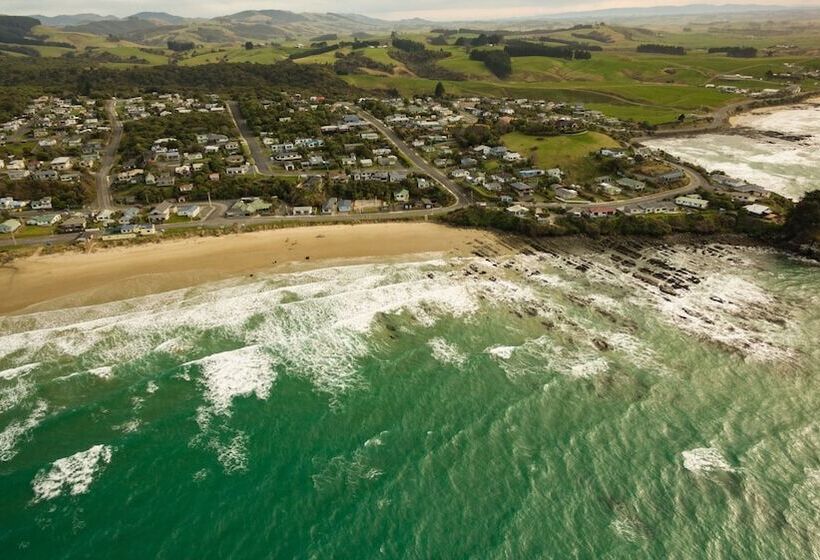 Nugget View Kaka Point Motels