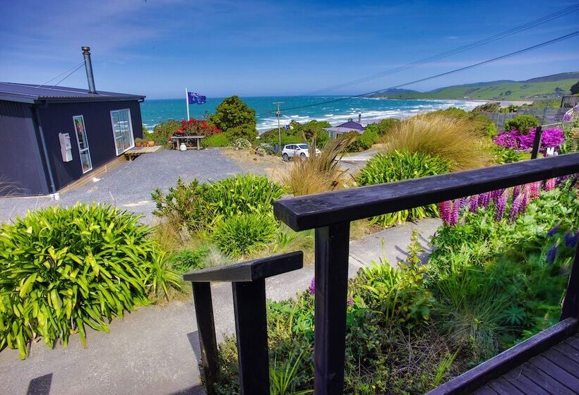 Nugget View Kaka Point Motels