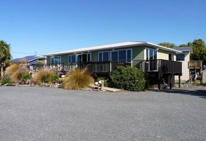 Nugget View Kaka Point Motels