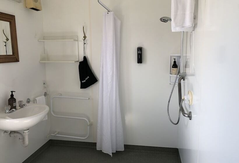 Nugget View Kaka Point Motels