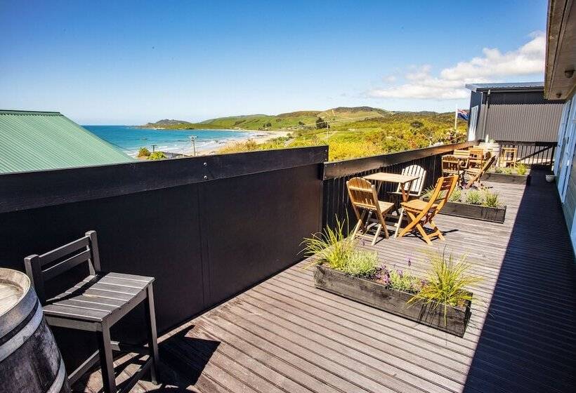 Nugget View Kaka Point Motels