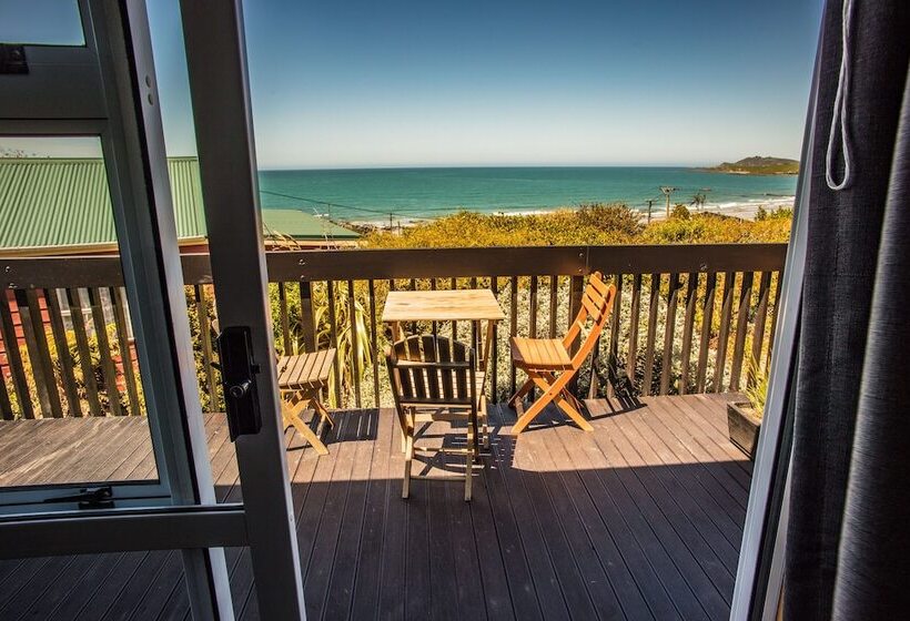 Nugget View Kaka Point Motels