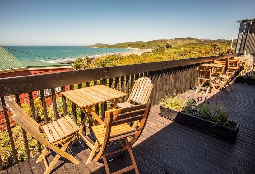 Nugget View Kaka Point Motels