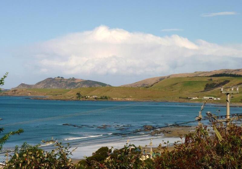 Nugget View Kaka Point Motels