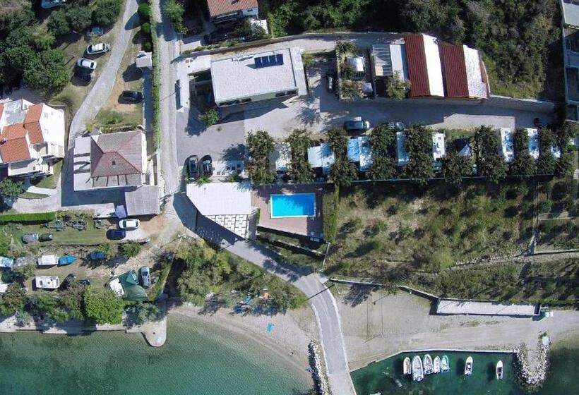 Odmoree Camp & Hostel