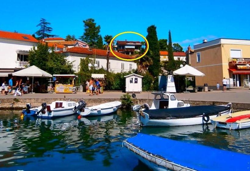 پانسیون Guesthouse Cecilia 2