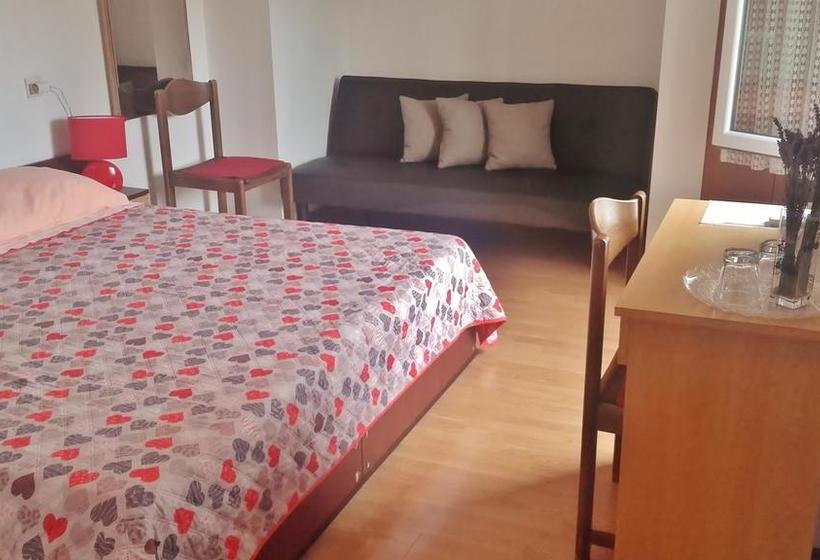 پانسیون Guesthouse Cecilia 2