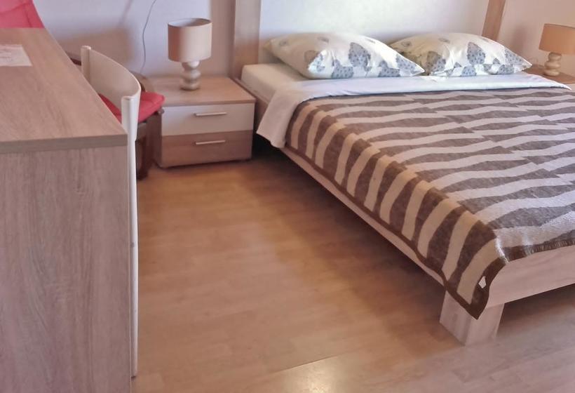 پانسیون Guesthouse Cecilia 2