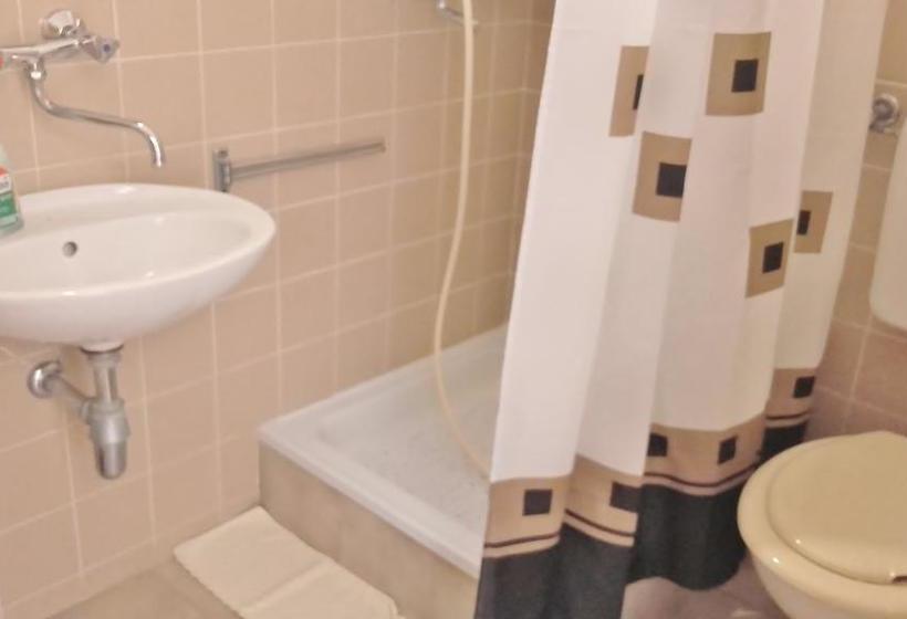 پانسیون Guesthouse Cecilia 2