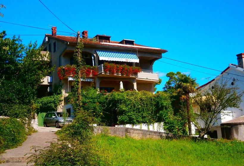 پانسیون Guesthouse Cecilia 2