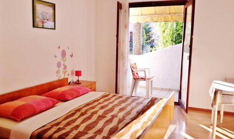 پانسیون Guesthouse Cecilia 2